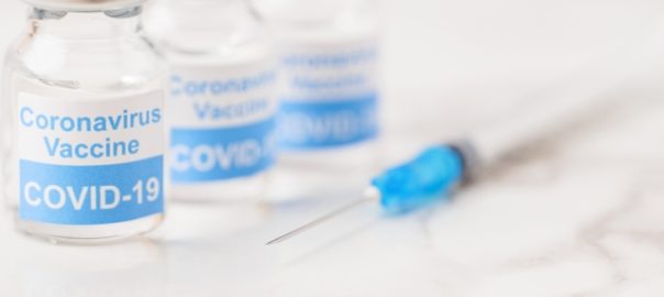 コロナワクチン接種 日本政府「65歳以上に限定しても場合によっては来年までかかるのではないか」